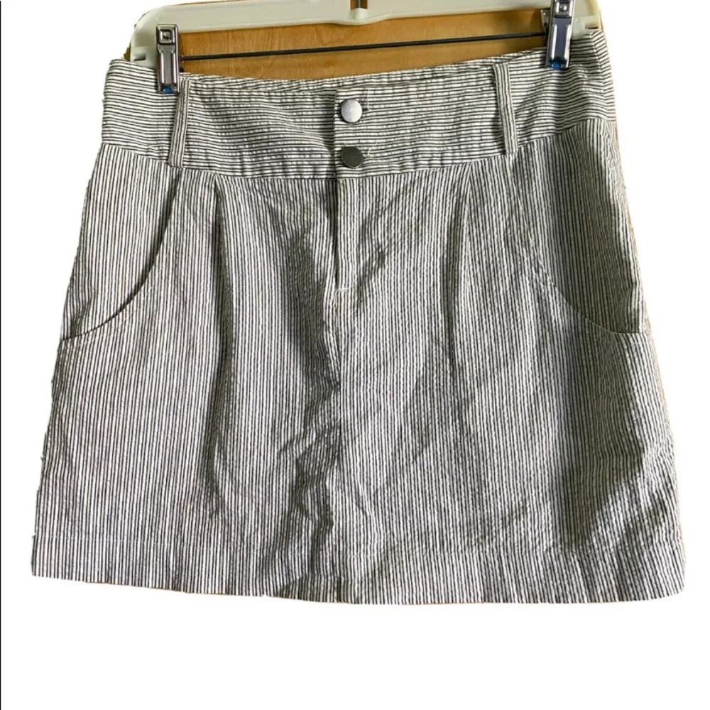 KHAKI KREW Skirt Pinstripe Pockets Buttons Zipper  Size M
